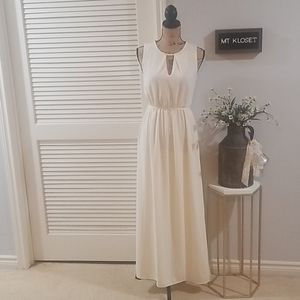 🛍  "Graceful Glamour: Forever 21 Contemporary Creme Maxi Gown"